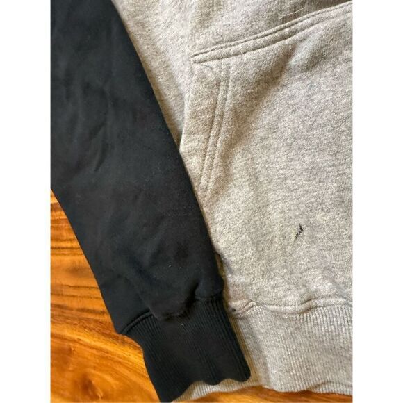 Size M - Y2K embroidered Colosseum,‎ Iowa Hawkeyes sweatshirt hoodie￼￼ - Picture 3 of 4